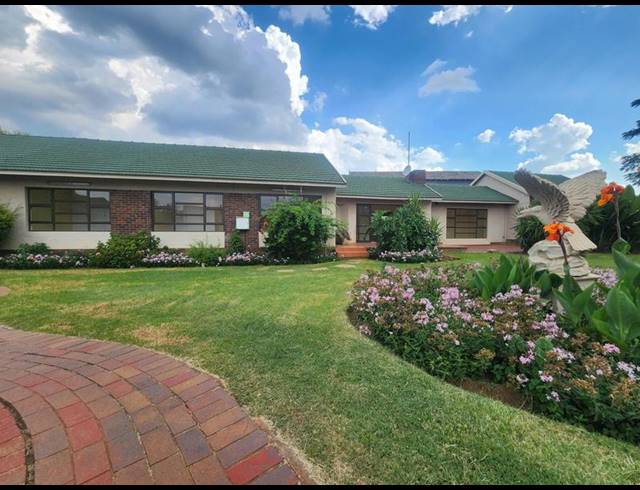 4 BEDROOM HOUSE FOR SALE IN BRACKENHURST